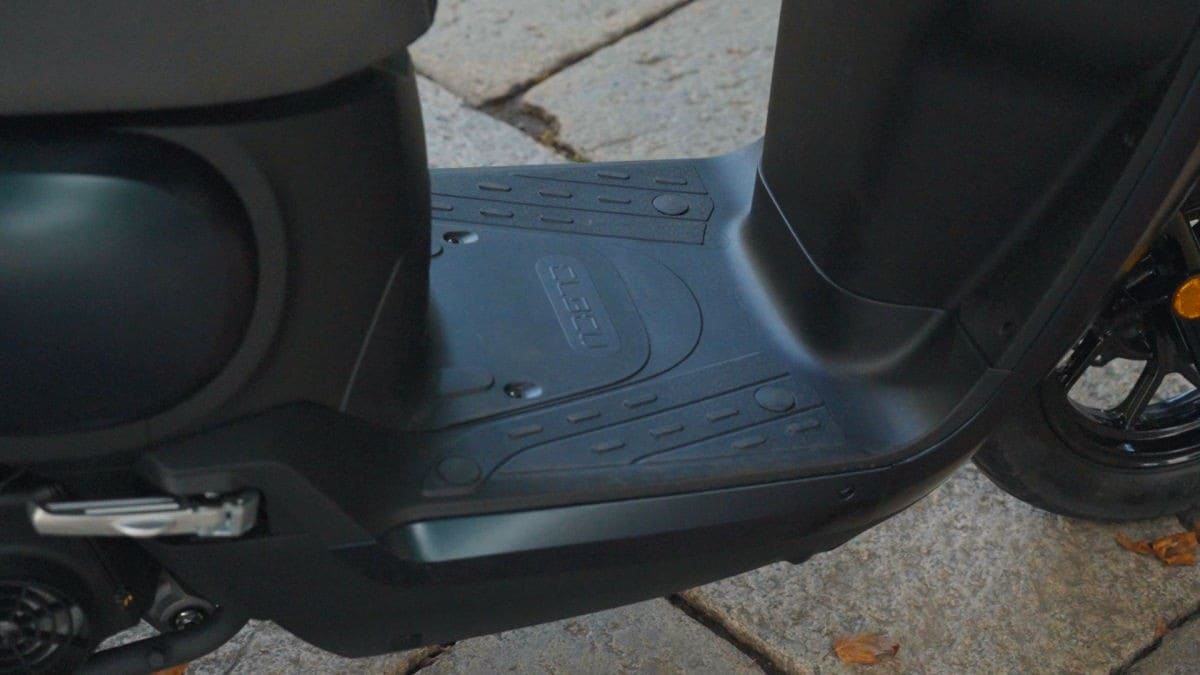 Leggerissimo, pratico e non consuma niente: ecco il SYM Colibrì 125, un nuovo peso piuma per la città